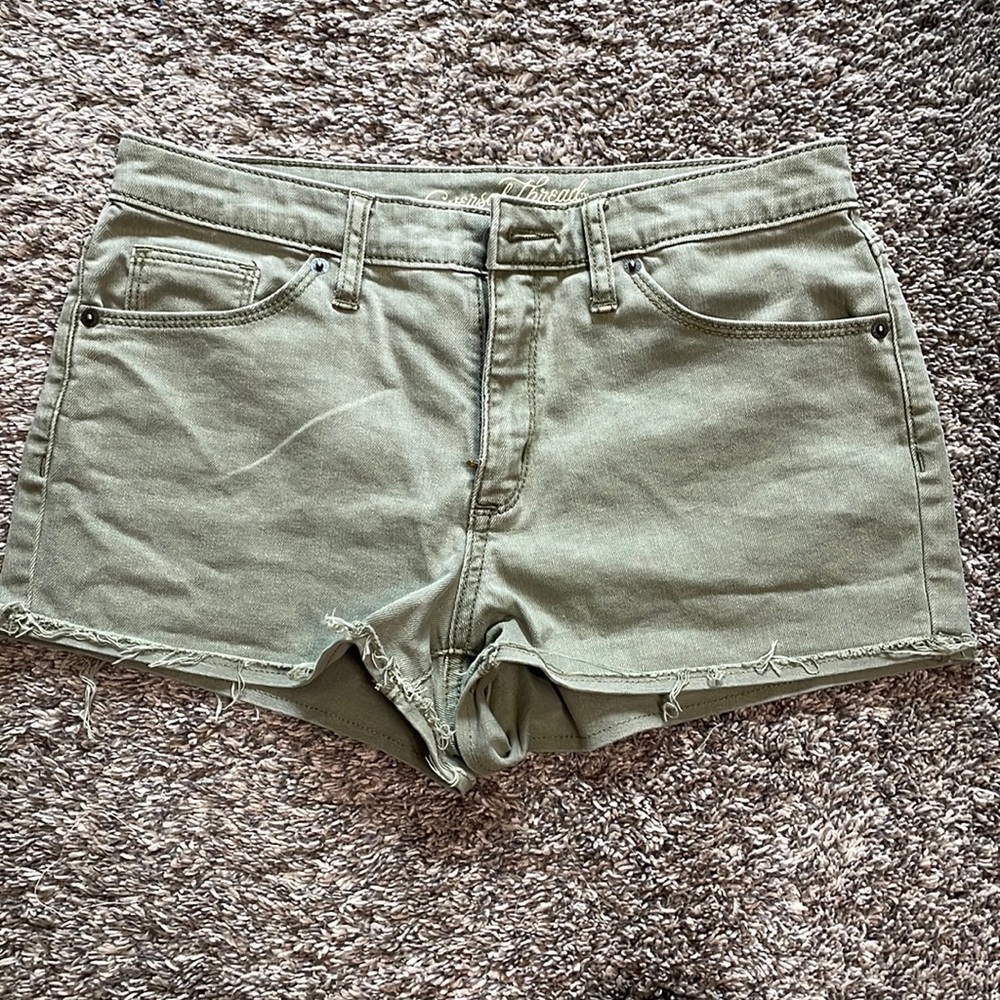 Universal Thread olive green shorts. Excellent condition